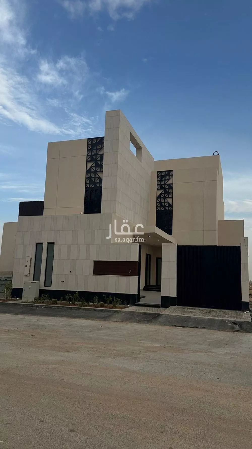 فيلا للبيع في شارع محمد بن عيسى العدني, حي المهدية, مدينة الرياض, منطقة الرياض 1 صورة