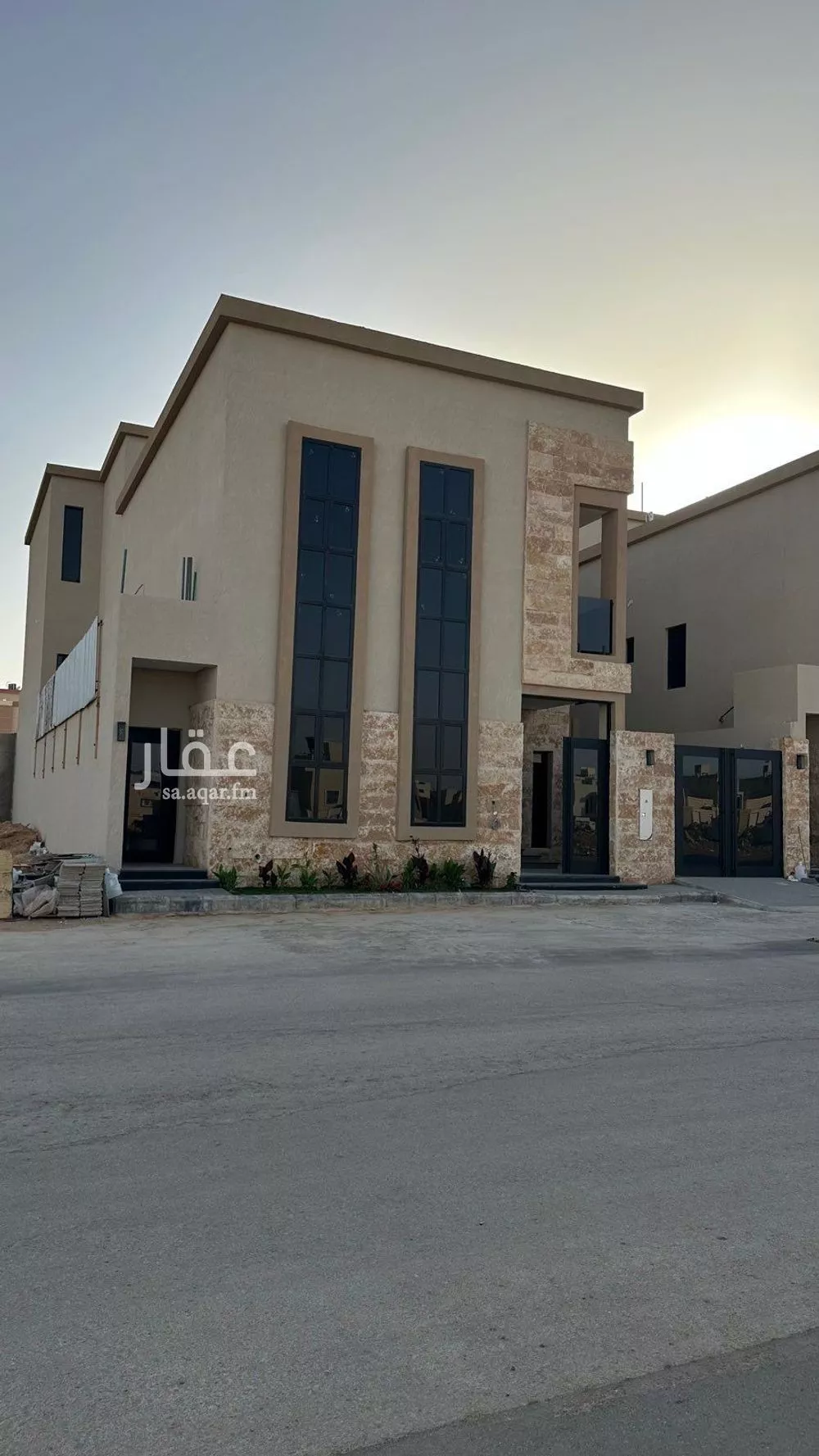 فيلا للبيع في شارع أحمد مفتي المكي الحنفي, حي المهدية, مدينة الرياض, منطقة الرياض 1 صورة