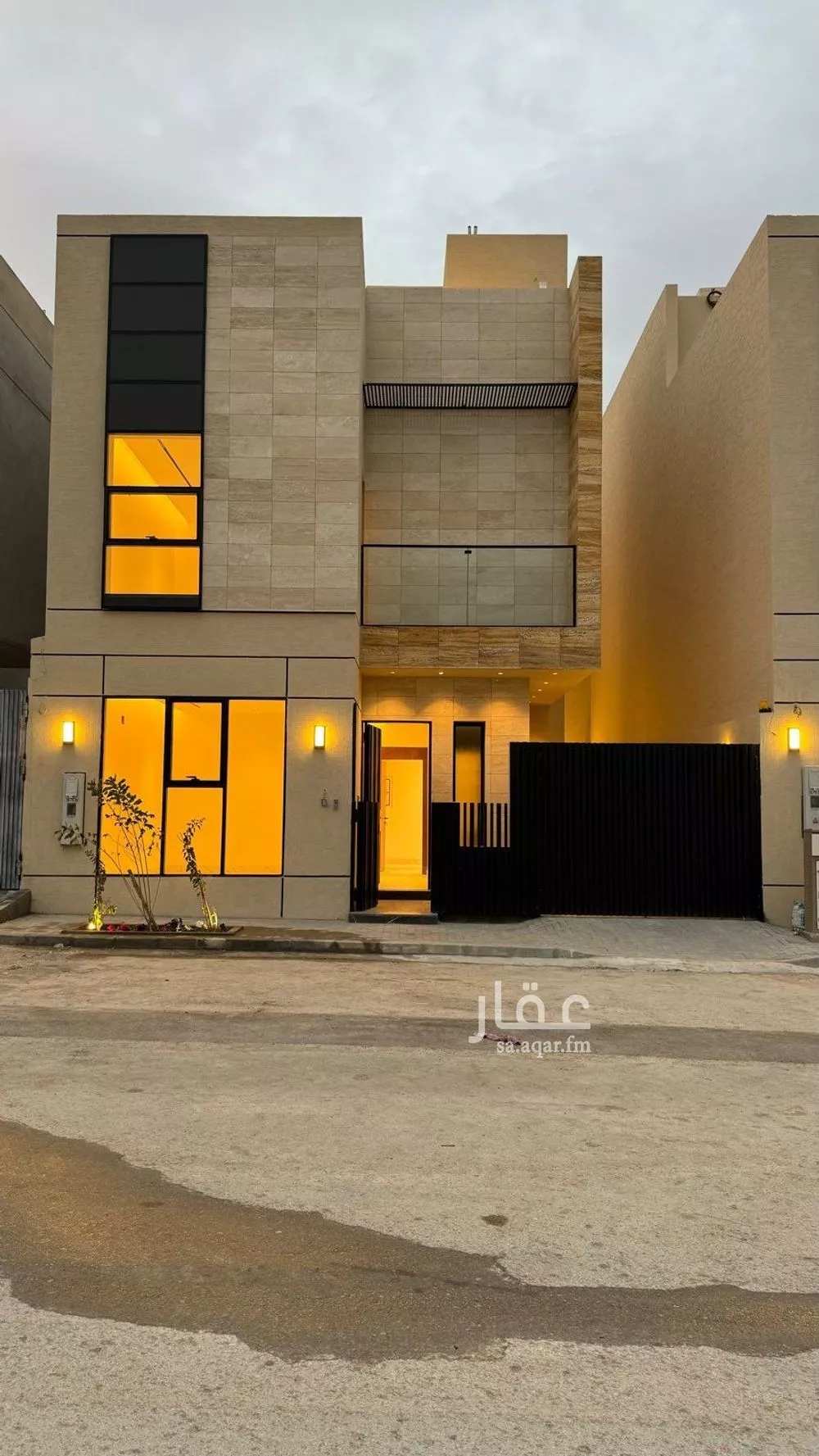 فيلا للبيع في شارع أحمد بن محمد العتابي, حي المهدية, مدينة الرياض, منطقة الرياض 1 صورة