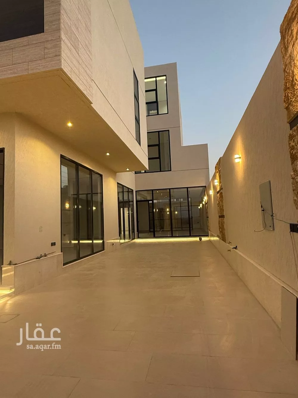 فيلا للبيع في شارع أبي يوسف المقدسي, حي المهدية, مدينة الرياض, منطقة الرياض 1 صورة