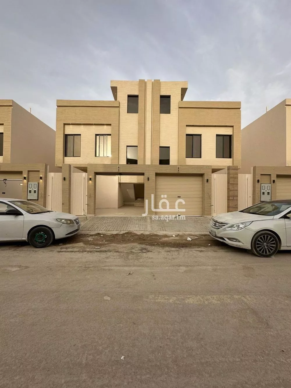 دور للبيع في شارع أحمد بن محمد القطيعي, حي عكاظ, مدينة الرياض, منطقة الرياض 1 صورة