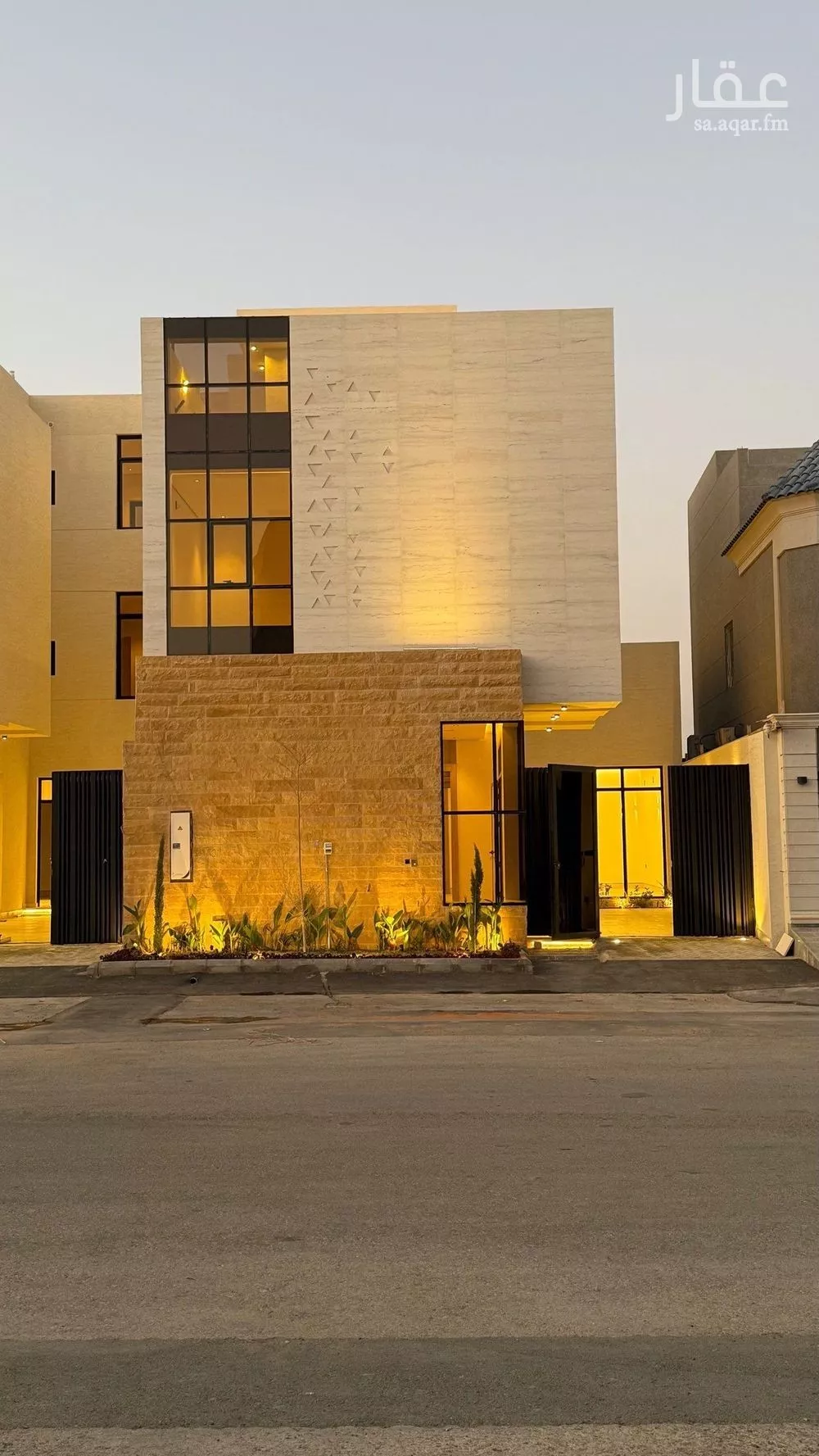 فيلا للبيع في شارع إسماعيل بن حماد, حي المهدية, مدينة الرياض, منطقة الرياض 1 صورة