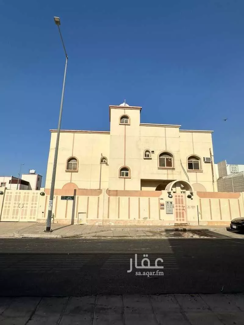 فيلا للبيع في شارع مبشر ابن البراء, حي الإسكان, مدينة المدينه المنوره, منطقة المدينة المنورة 1 صورة