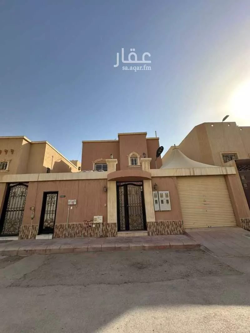 فيلا للبيع في شارع الخفجي, حي العاصمة, مدينة امارة منطقة الرياض - الدرعيه, منطقة الرياض 1 صورة
