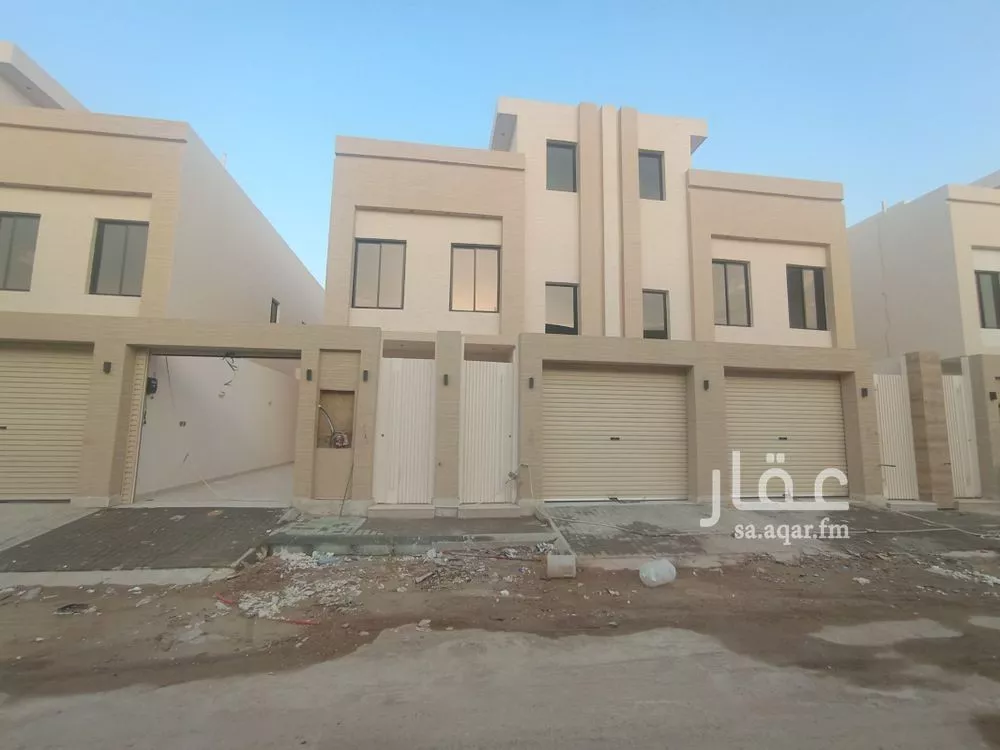 دور للبيع في شارع النفوذ, حي عكاظ, مدينة الرياض, منطقة الرياض 1 صورة