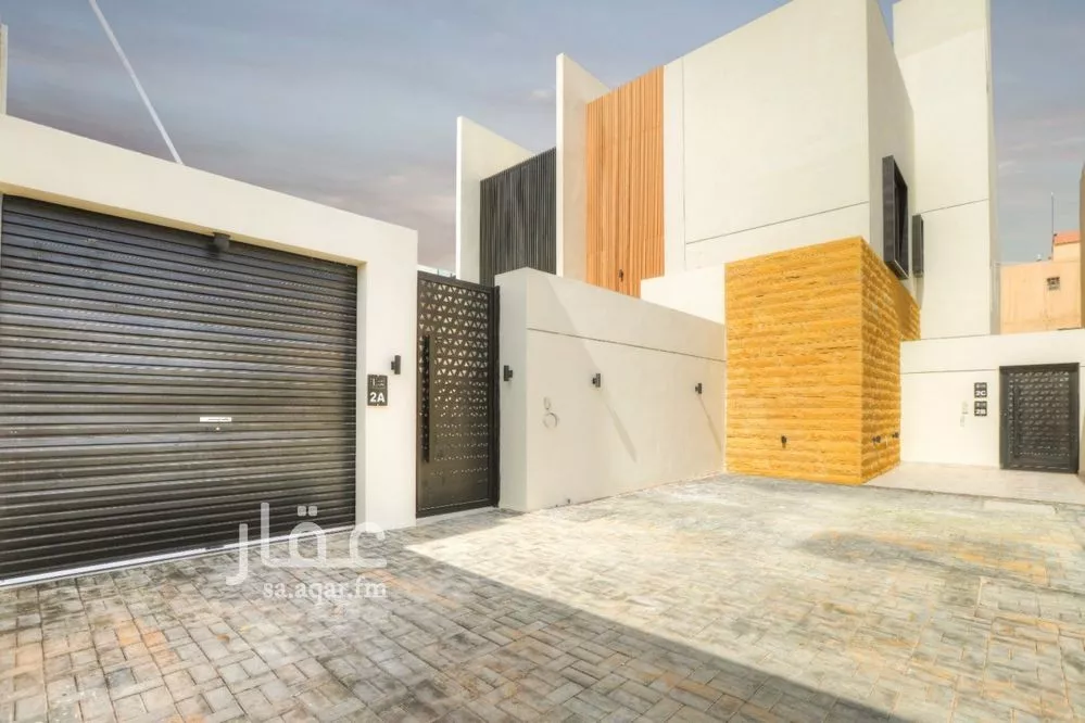 دور للبيع في شارع عبدالخالق الصابوني, حي عكاظ, مدينة الرياض, منطقة الرياض 1 صورة