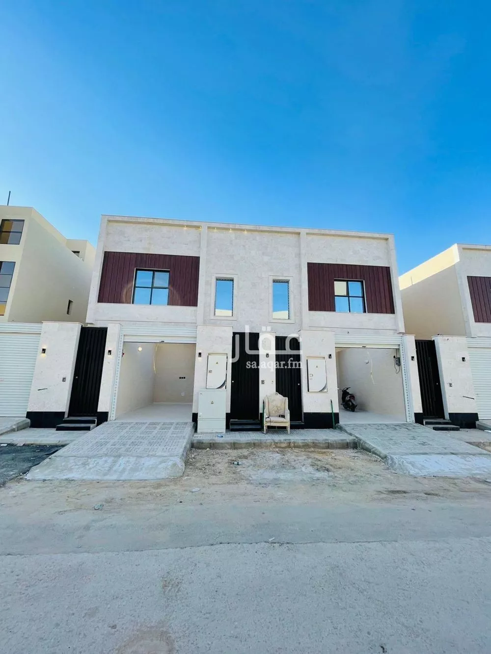 دور للبيع في شارع صالح كمال الدين, حي عكاظ, مدينة الرياض, منطقة الرياض 1 صورة