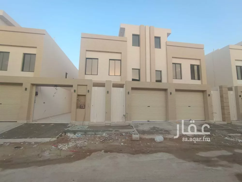 دور للبيع في شارع النفوذ, حي عكاظ, مدينة الرياض, منطقة الرياض 1 صورة