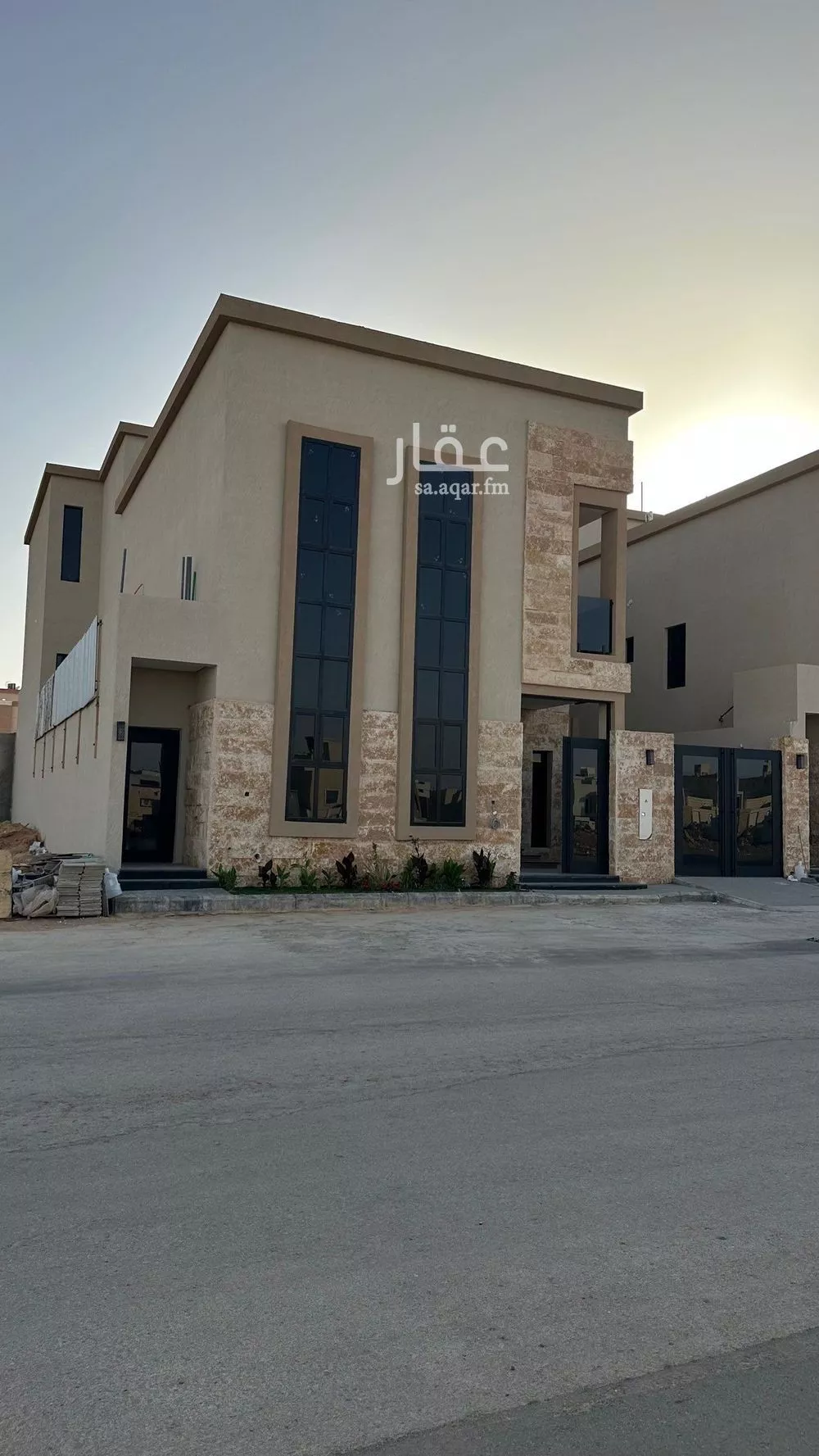 فيلا للبيع في شارع أحمد مفتي المكي الحنفي, حي المهدية, مدينة الرياض, منطقة الرياض 1 صورة