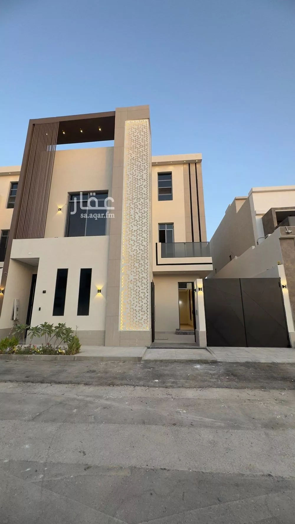 فيلا للبيع في شارع قطب الدين بن السلطان, حي المهدية, مدينة الرياض, منطقة الرياض 1 صورة