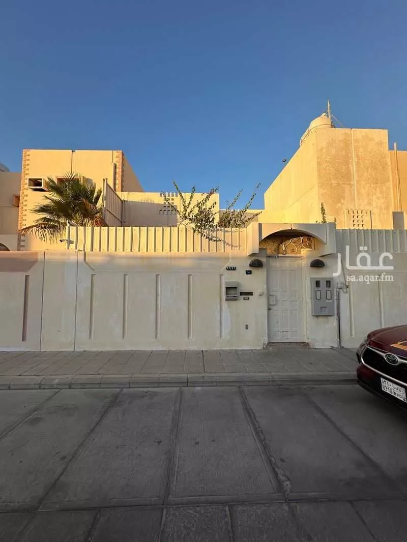 فيلا للبيع في شارع الارقم بن شرحبيل, حي الإسكان, مدينة المدينه المنوره, منطقة المدينة المنورة 1 صورة