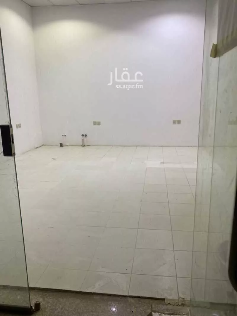 محل للإيجار في شارع ممر مشاه 588 ، حي الدفاع ، المدينة المنورة ، منطقة المدينة المنورة 1 صورة