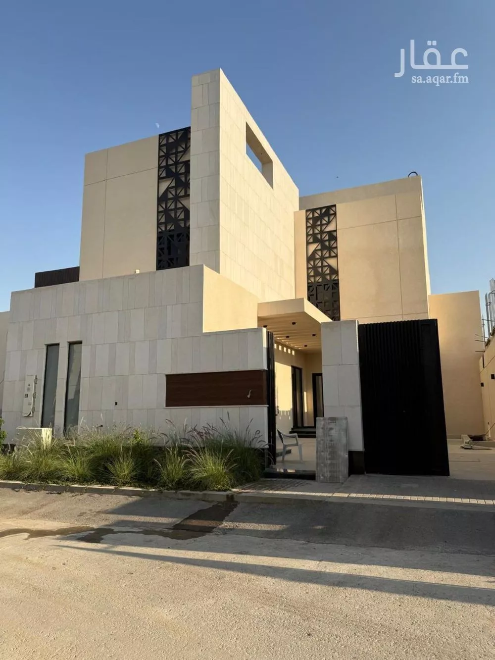 فيلا للبيع في شارع محمد بن عيسى العدني, حي المهدية, مدينة الرياض, منطقة الرياض 1 صورة