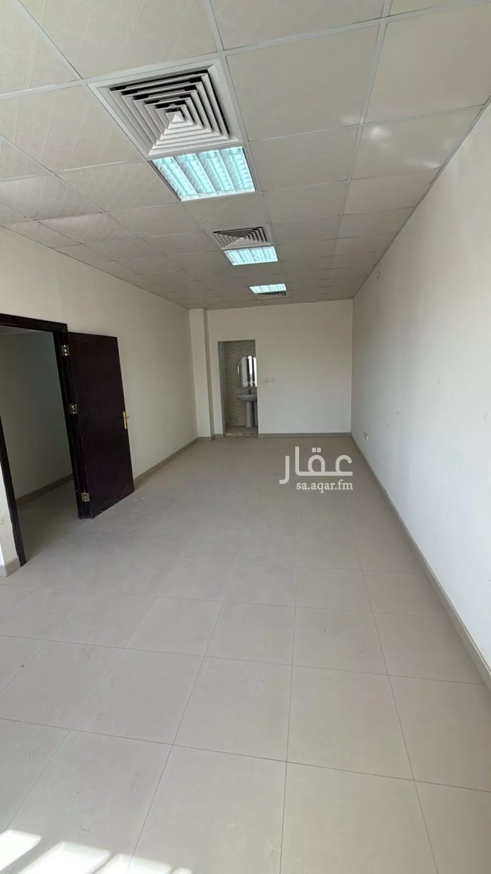 مكتب تجاري للإيجار في شارع زيد بن الخطاب, حي الملز, مدينة الرياض, منطقة الرياض 1 صورة