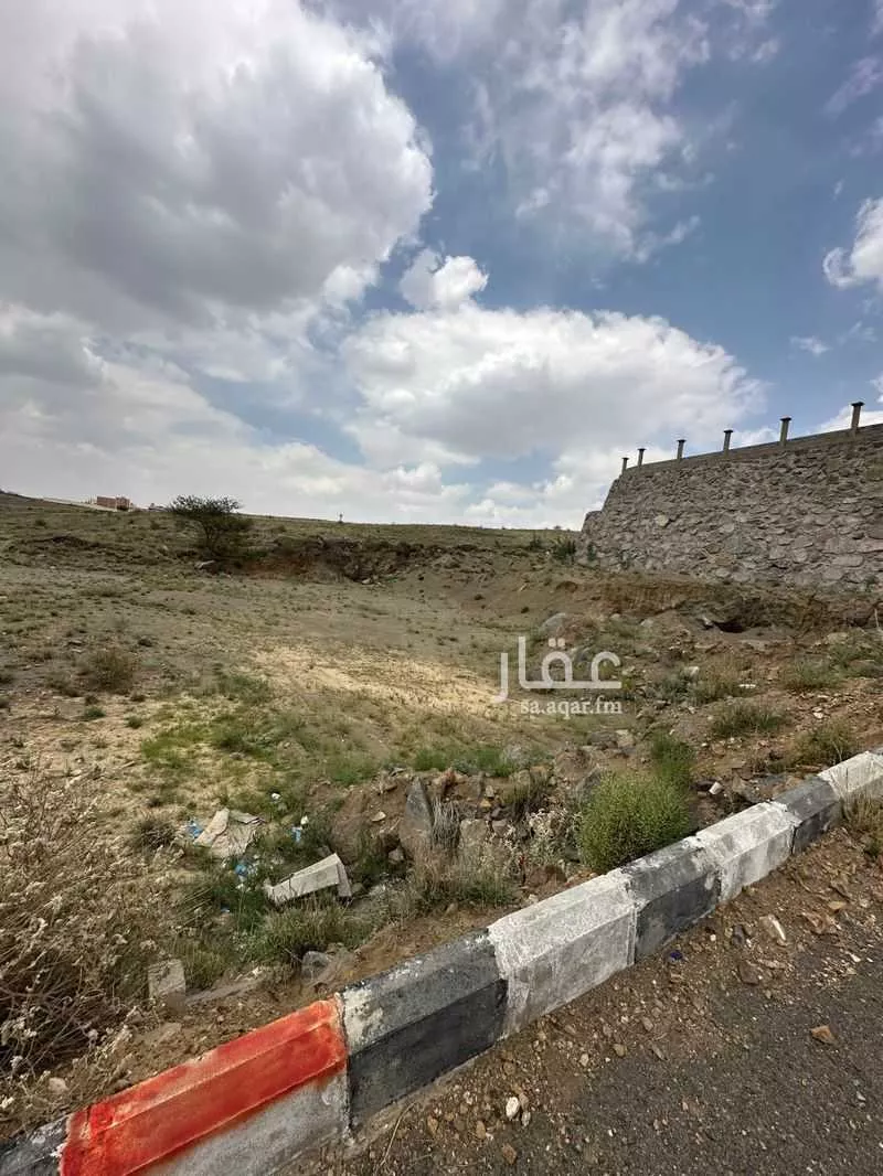 أرض للبيع في شارع عمرو بن الجموح ، حي الموظفين ، أبها ، منطقة عسير 1 صورة