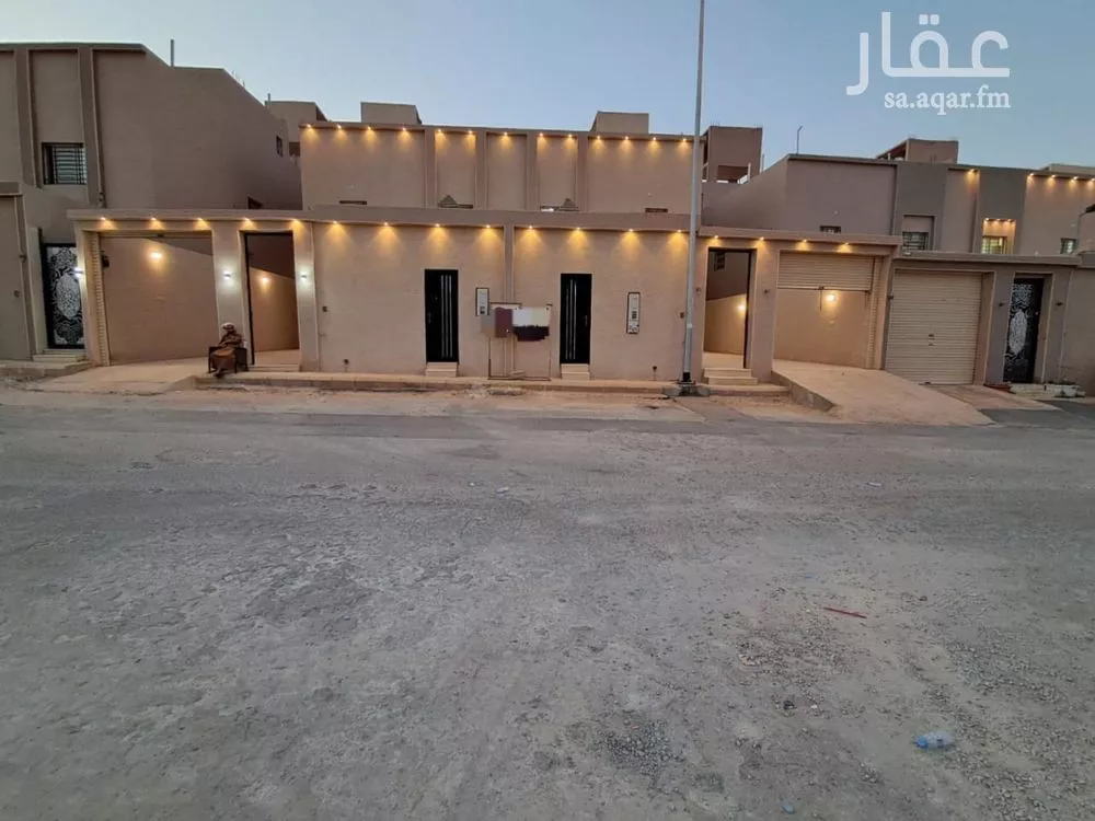 فيلا للبيع في شارع احمد بن محمد القطيعي, حي عكاظ, مدينة الرياض, منطقة الرياض 1 صورة
