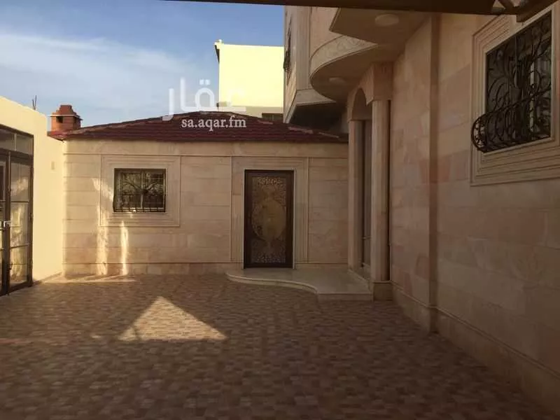 فيلا للإيجار في شارع النمر ابن تولب, حي العزيزية, مدينة المدينه المنوره, منطقة المدينة المنورة 1 صورة