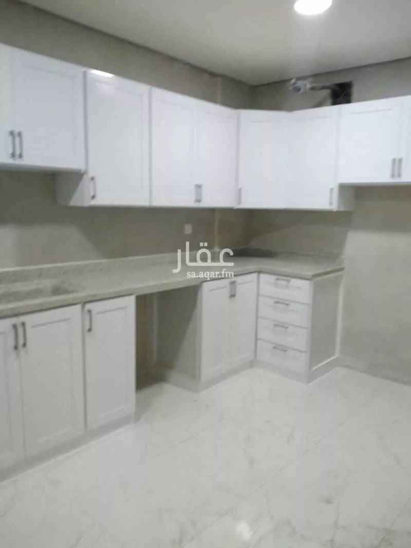 عمارة للإيجار في شارع النعمان بن المنذر, حي الشراع, مدينة الخبر, المنطقة الشرقية 1 صورة