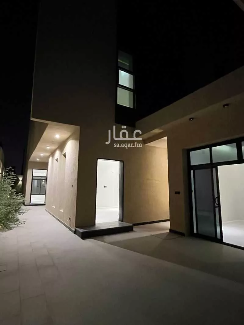 فيلا للبيع في شارع ابن أبي الفخار, حي عكاظ, مدينة الرياض, منطقة الرياض 1 صورة