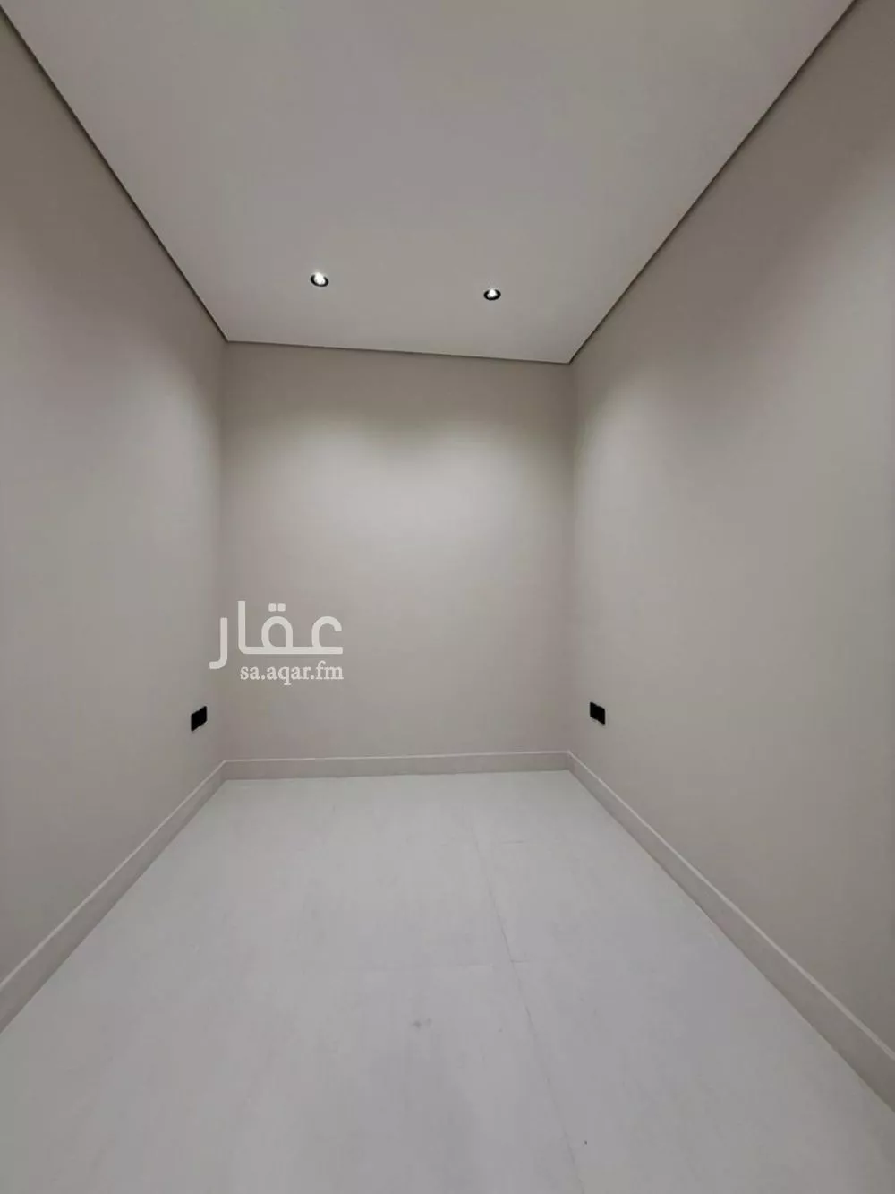 فيلا للبيع في شارع دينار الحجام, حي الحمدانية, مدينة جدة, منطقة مكة المكرمة 1 صورة