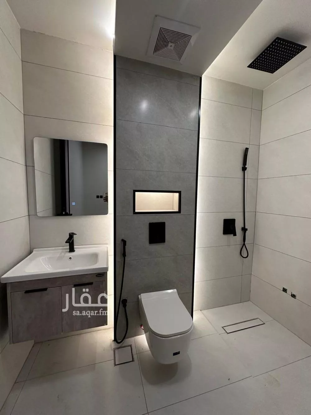 فيلا للبيع في شارع محمد السيرافي, حي الشراع, مدينة جدة, منطقة مكة المكرمة 1 صورة