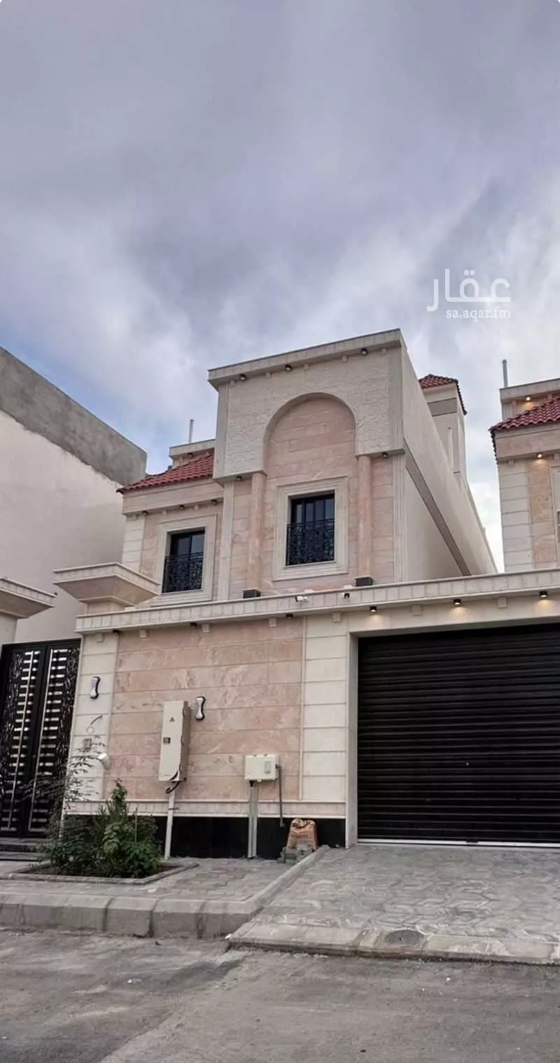 فيلا للبيع في شارع نوح بن قيس, حي الدفاع, مدينة المدينة المنورة, منطقة المدينة المنورة 1 صورة