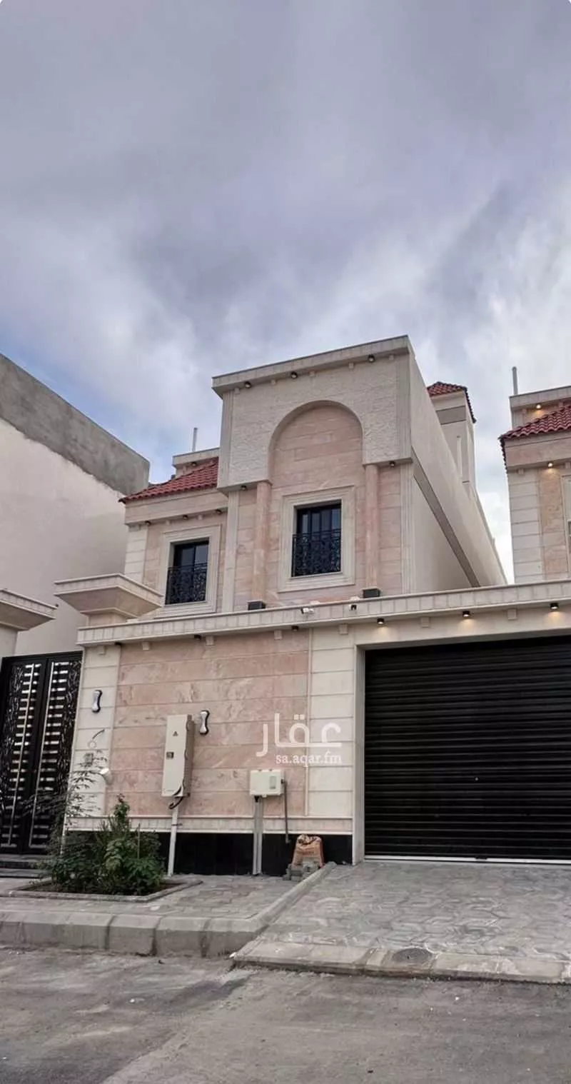 فيلا للبيع في شارع نوح بن قيس, حي الدفاع, مدينة المدينة المنورة, منطقة المدينة المنورة 1 صورة