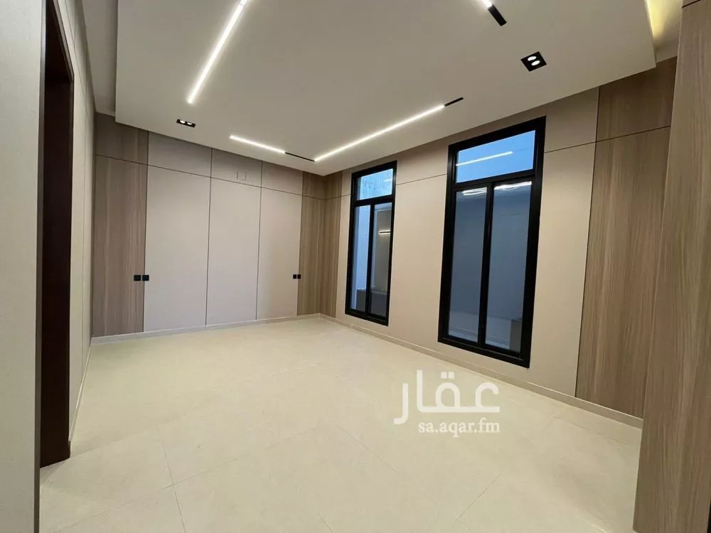 فيلا للبيع في شارع أبي الحسن الأسفرائيني, حي المهدية, مدينة الرياض, منطقة الرياض 1 صورة