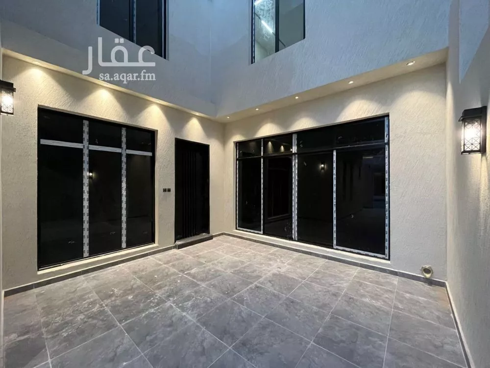 فيلا للبيع في شارع القاض بن العربي, حي المهدية, مدينة الرياض, منطقة الرياض 1 صورة