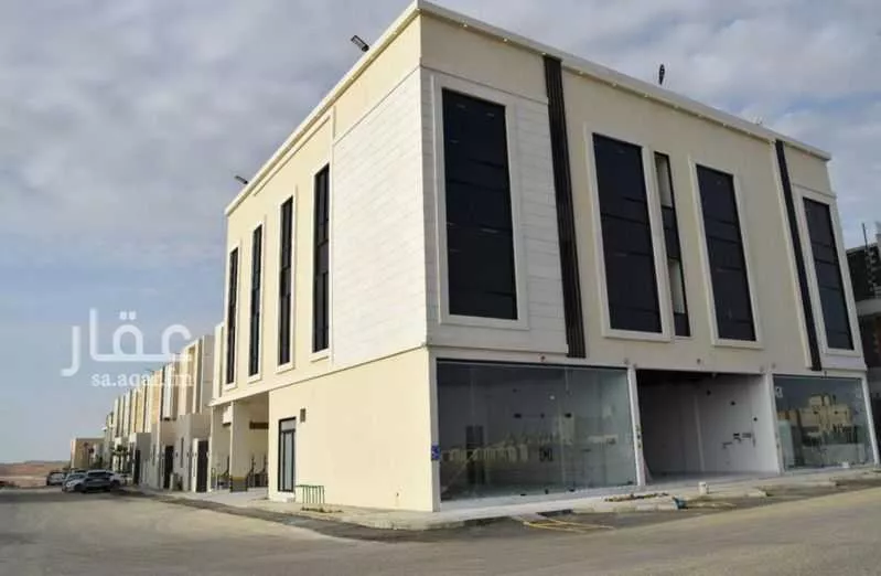 عمارة للبيع في شارع عمير بن سنان بن عرفطة, حي المهدية, مدينة الرياض, منطقة الرياض 1 صورة