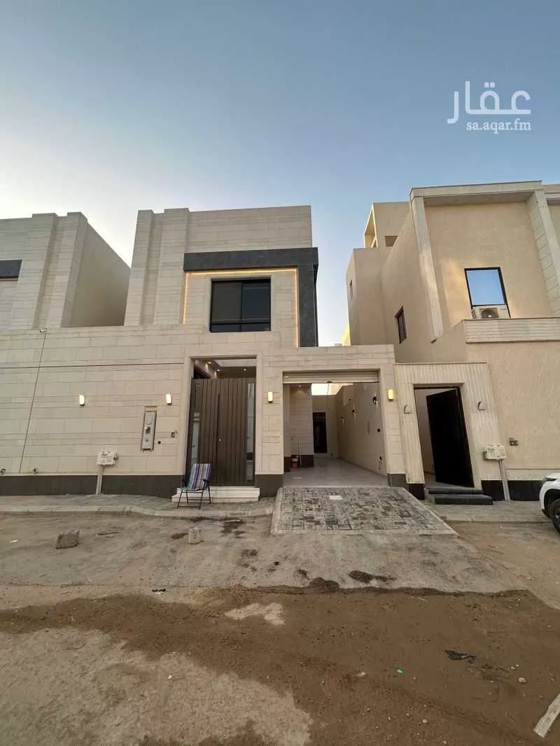 فيلا للبيع في شارع الحسين بن رواحة, حي الرمال, مدينة الرياض, منطقة الرياض 1 صورة