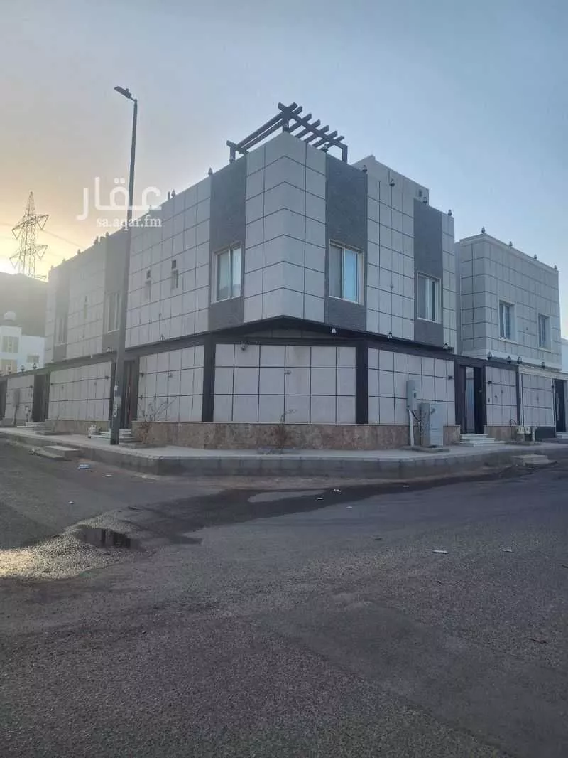 فيلا للبيع في شارع احمد بن بكار, حي بنى بياضة, مدينة المدينه المنوره, منطقة المدينة المنورة 1 صورة