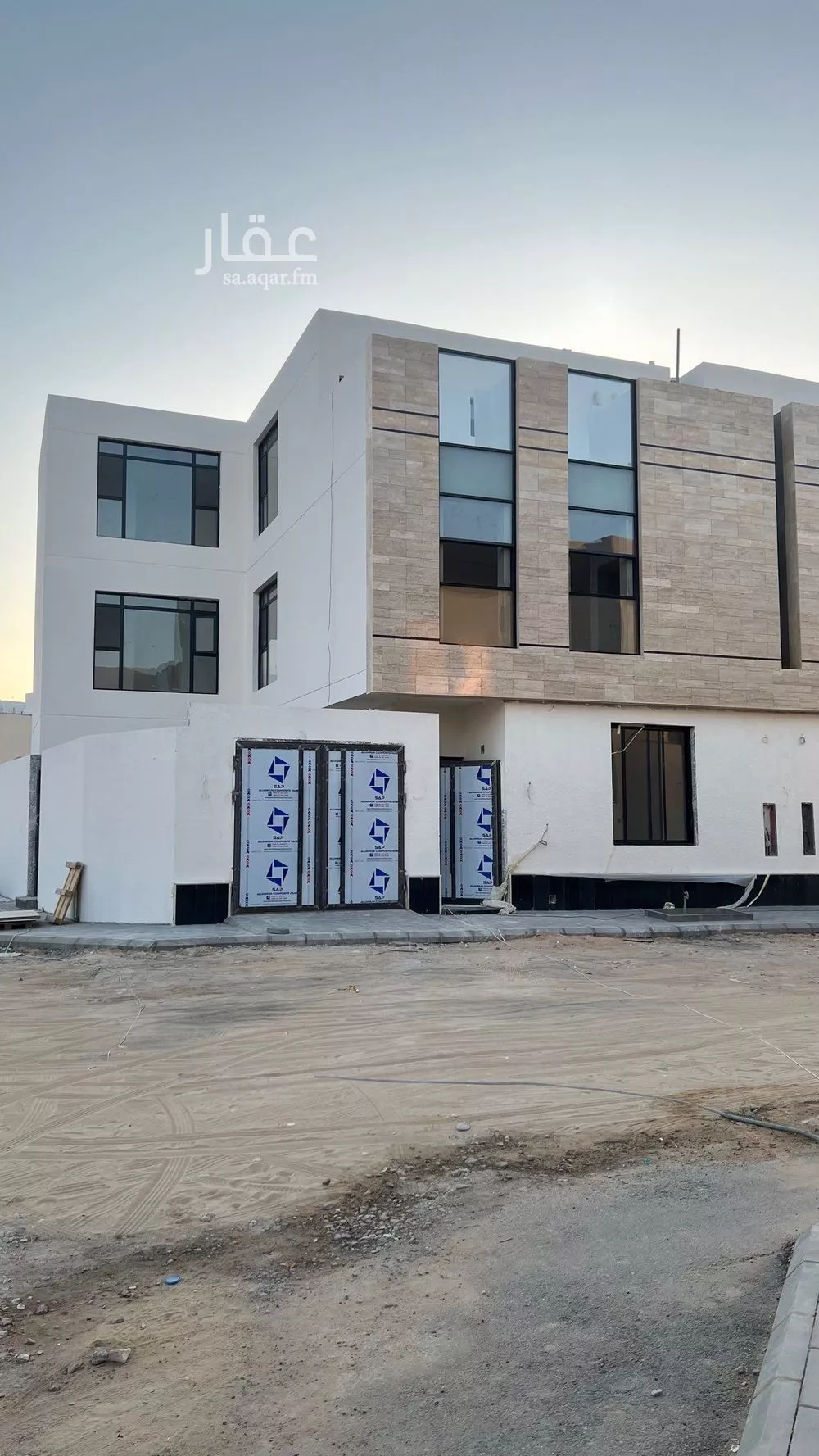 فيلا للبيع في شارع فؤاد محمد عمر توفيق, حي المهدية, مدينة الرياض, منطقة الرياض 1 صورة