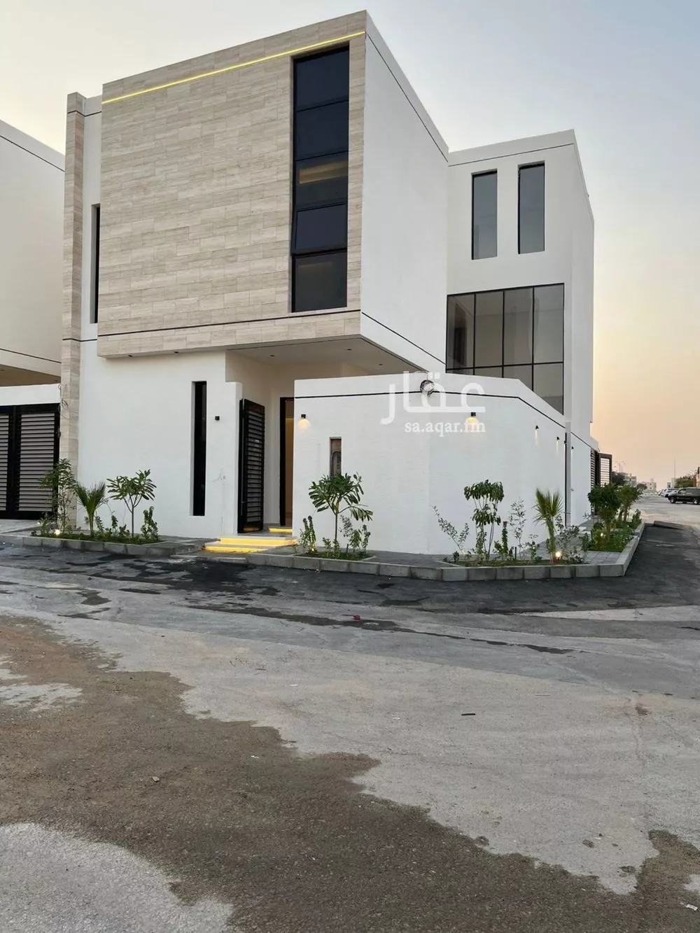 فيلا للبيع في شارع فؤاد محمد عمر توفيق, حي المهدية, مدينة الرياض, منطقة الرياض 1 صورة