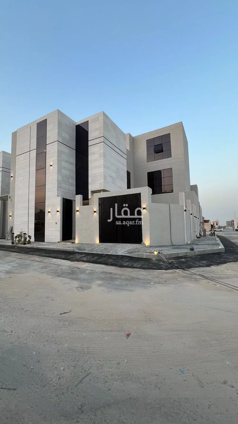 فيلا للبيع في شارع فؤاد محمد عمر توفيق, حي المهدية, مدينة الرياض, منطقة الرياض 1 صورة