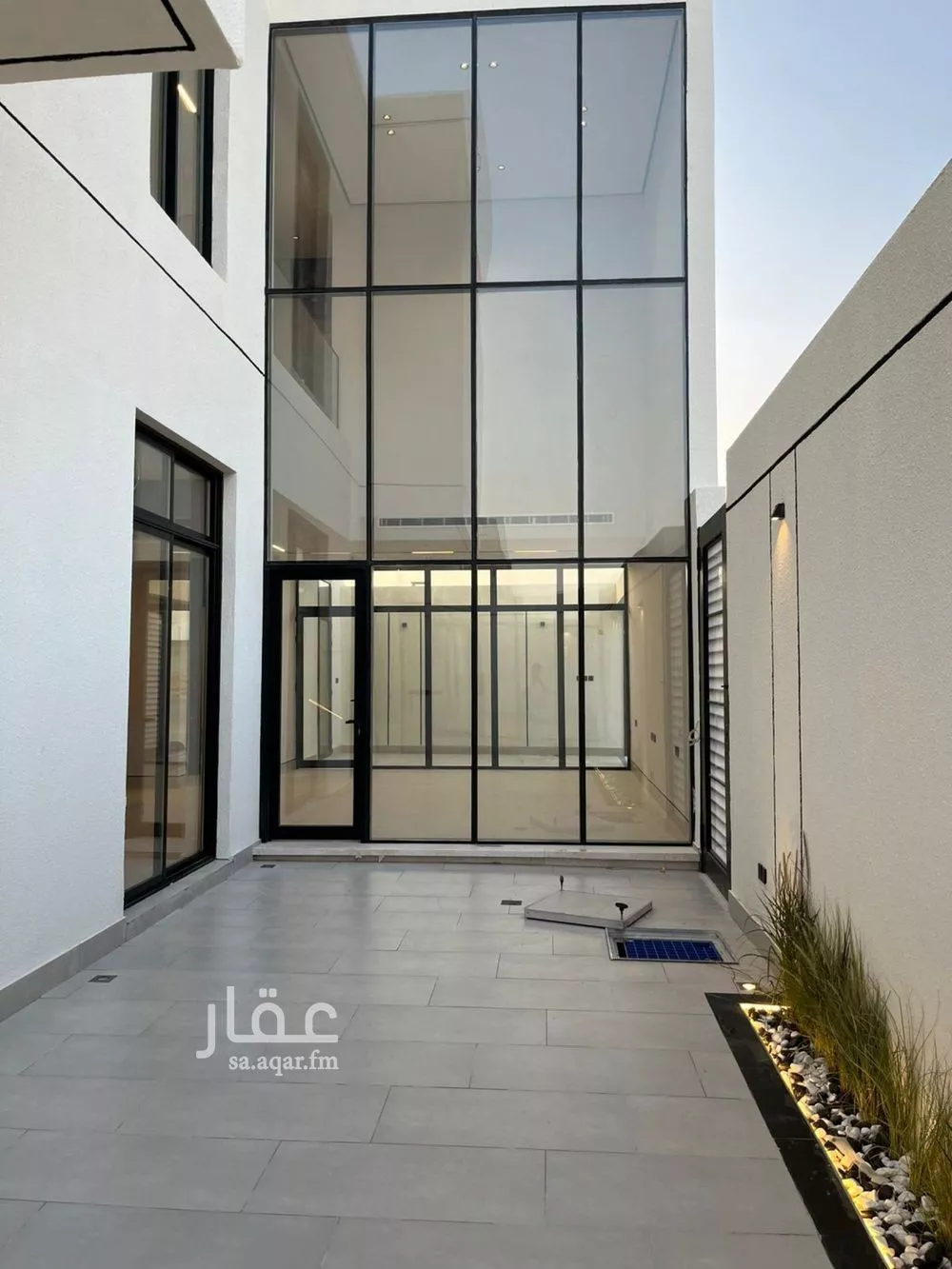 فيلا للبيع في شارع فؤاد محمد عمر توفيق, حي المهدية, مدينة الرياض, منطقة الرياض 1 صورة