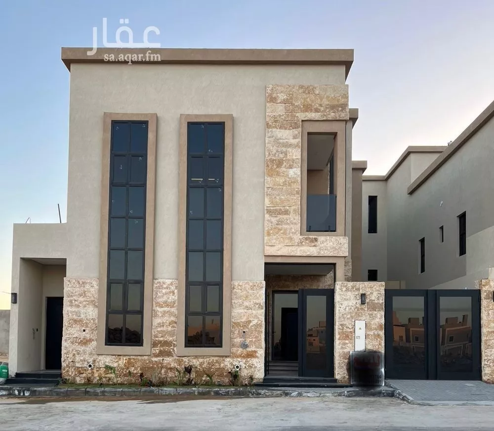 فيلا للبيع في شارع أحمد مفتي المكي الحنفي, حي المهدية, مدينة الرياض, منطقة الرياض 1 صورة