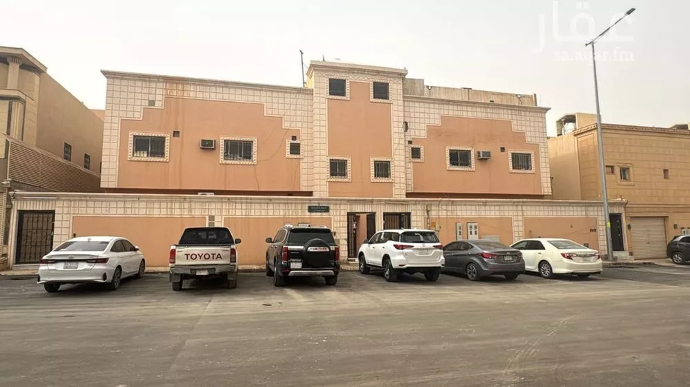 عمارة للبيع في شارع ثادق, حي ظهرة لبن, مدينة الرياض, منطقة الرياض 1 صورة