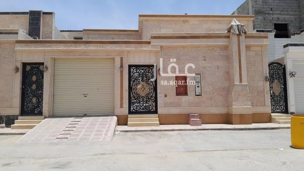 فيلا للبيع في شارع رفاعة بن عرادة, حي عكاظ, مدينة الرياض, منطقة الرياض 1 صورة