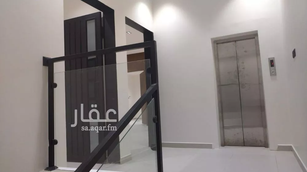 فيلا للبيع في شارع عين العزيزية, حي المونسية, مدينة الرياض, منطقة الرياض 1 صورة