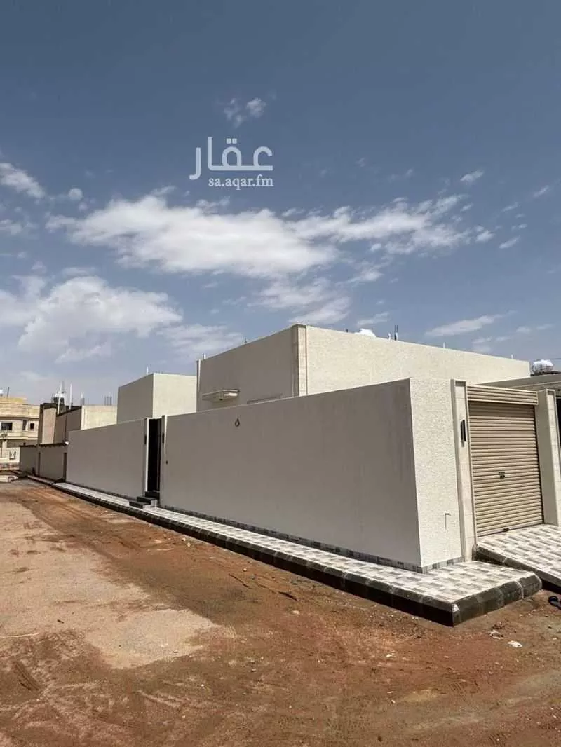 دور للبيع في شارع الحياة, حي المدائن, مدينة حائل, منطقة حائل 1 صورة