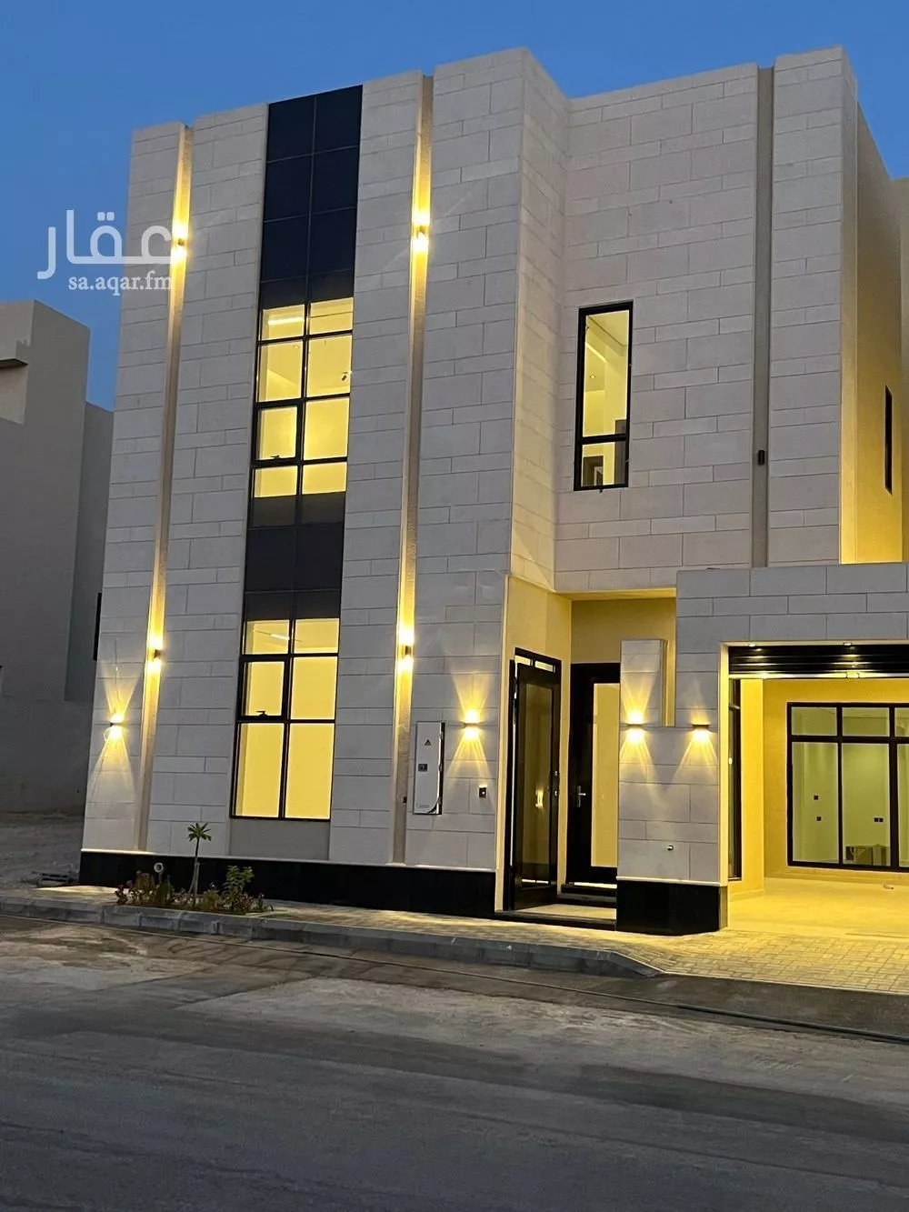 فيلا للبيع في شارع عبدالله النحوي, حي المهدية, مدينة الرياض, منطقة الرياض 1 صورة