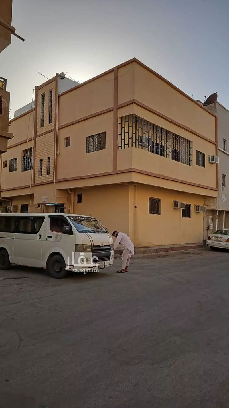 عمارة للبيع في شارع البيطار, حي غبيرا, مدينة الرياض, منطقة الرياض 1 صورة