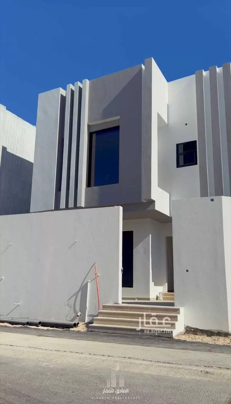 فيلا للبيع في شارع عبدالله ابن الارقم, حي سنابس, مدينة القطيف, المنطقة الشرقية 1 صورة