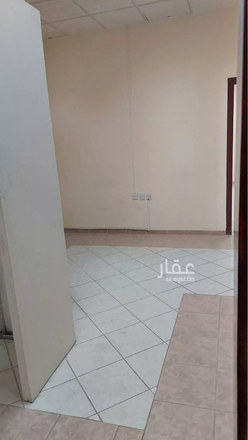 مكتب تجاري للإيجار في شارع عبداللطيف ابن ابراهيم, حي الوسيطاء, مدينة الرياض, منطقة الرياض 1 صورة