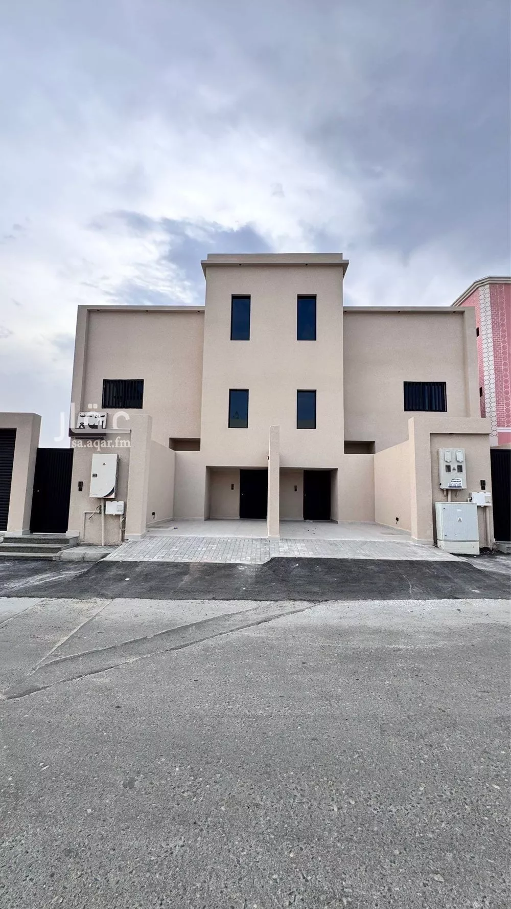 شقة للبيع في شارع العام, حي ال بريد, مدينة احد رفيده, منطقة عسير 1 صورة