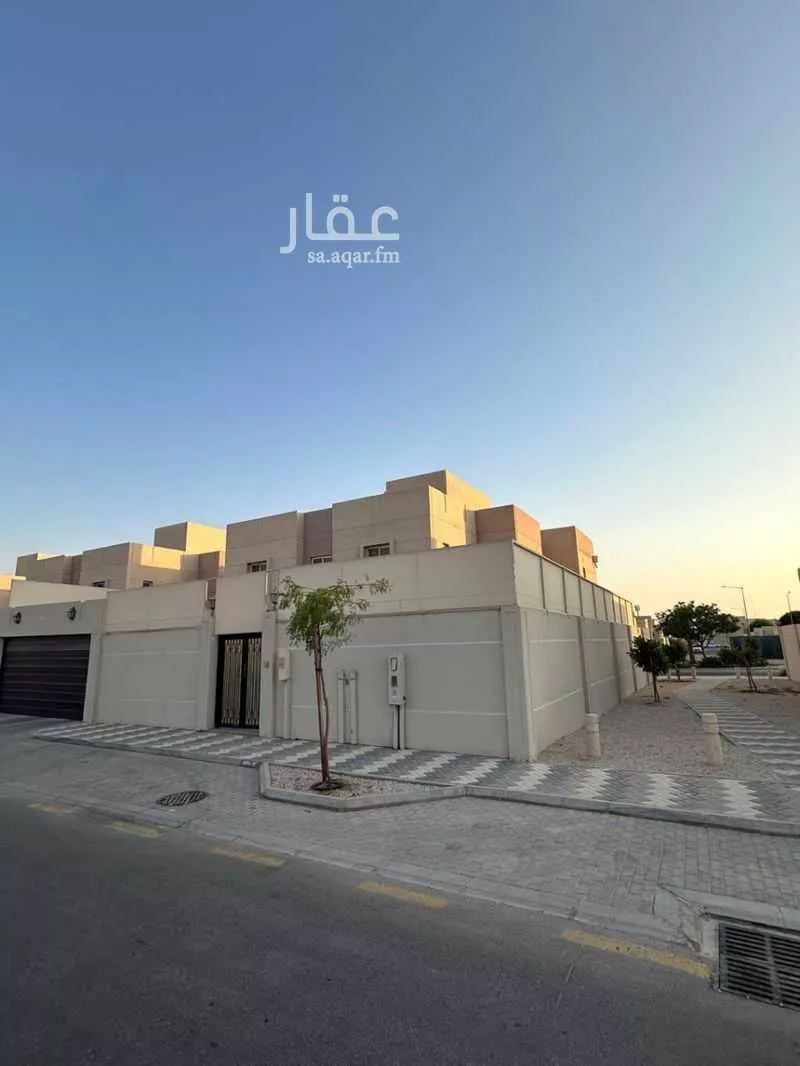 فيلا للبيع في شارع شارع الربيع 2, حي المطرفية, مدينة مدينه الجبيل الصناعيه, المنطقة الشرقية 1 صورة