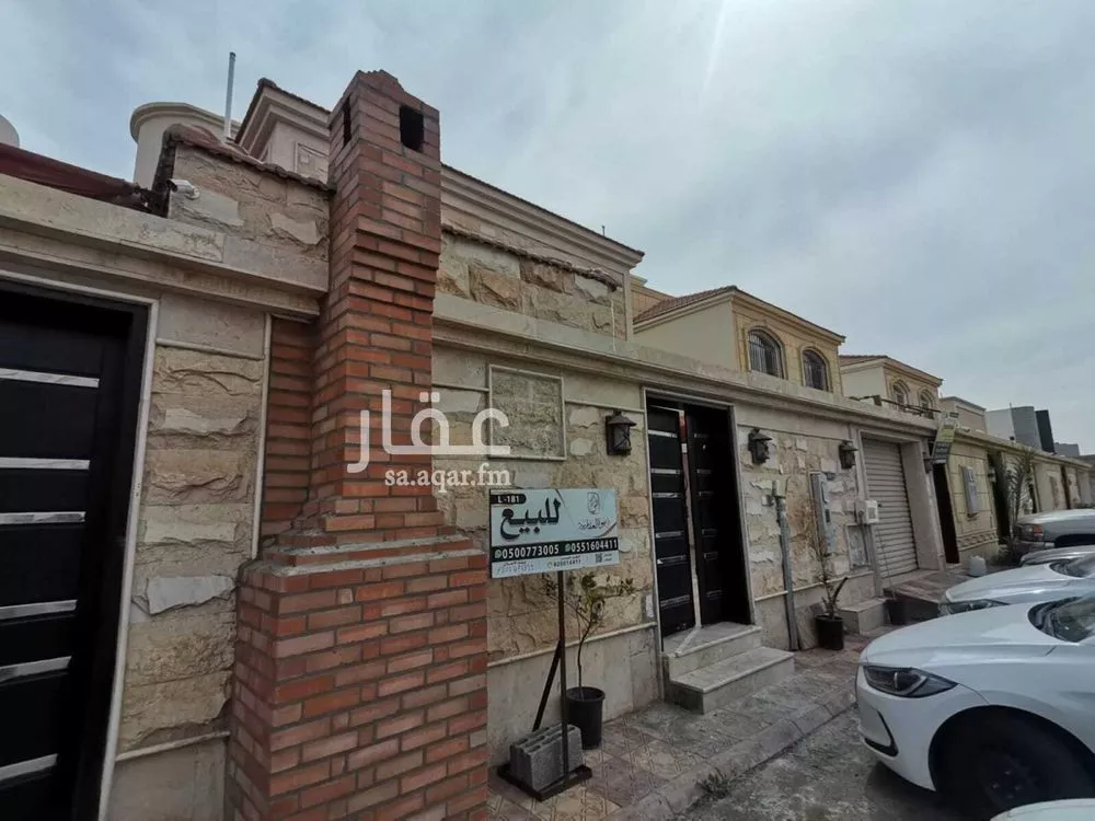 فيلا للبيع في شارع ابن هشام, حي المطار, مدينة حائل, منطقة حائل 1 صورة
