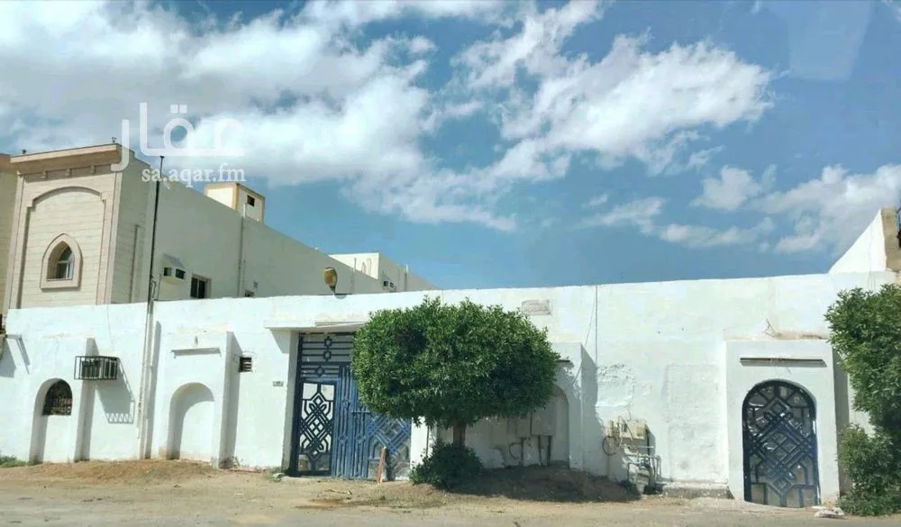 أرض للبيع في شارع محمد بن احمد بن ابي الصقر, حي الروابي, مدينة المدينه المنوره, منطقة المدينة المنورة 1 صورة