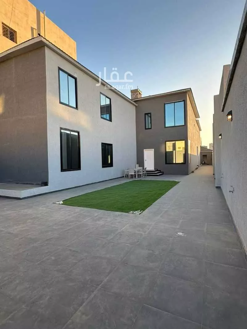 فيلا للبيع في شارع موسى بن حزام الترمذي, حي الروابي, مدينة المدينه المنوره, منطقة المدينة المنورة 1 صورة